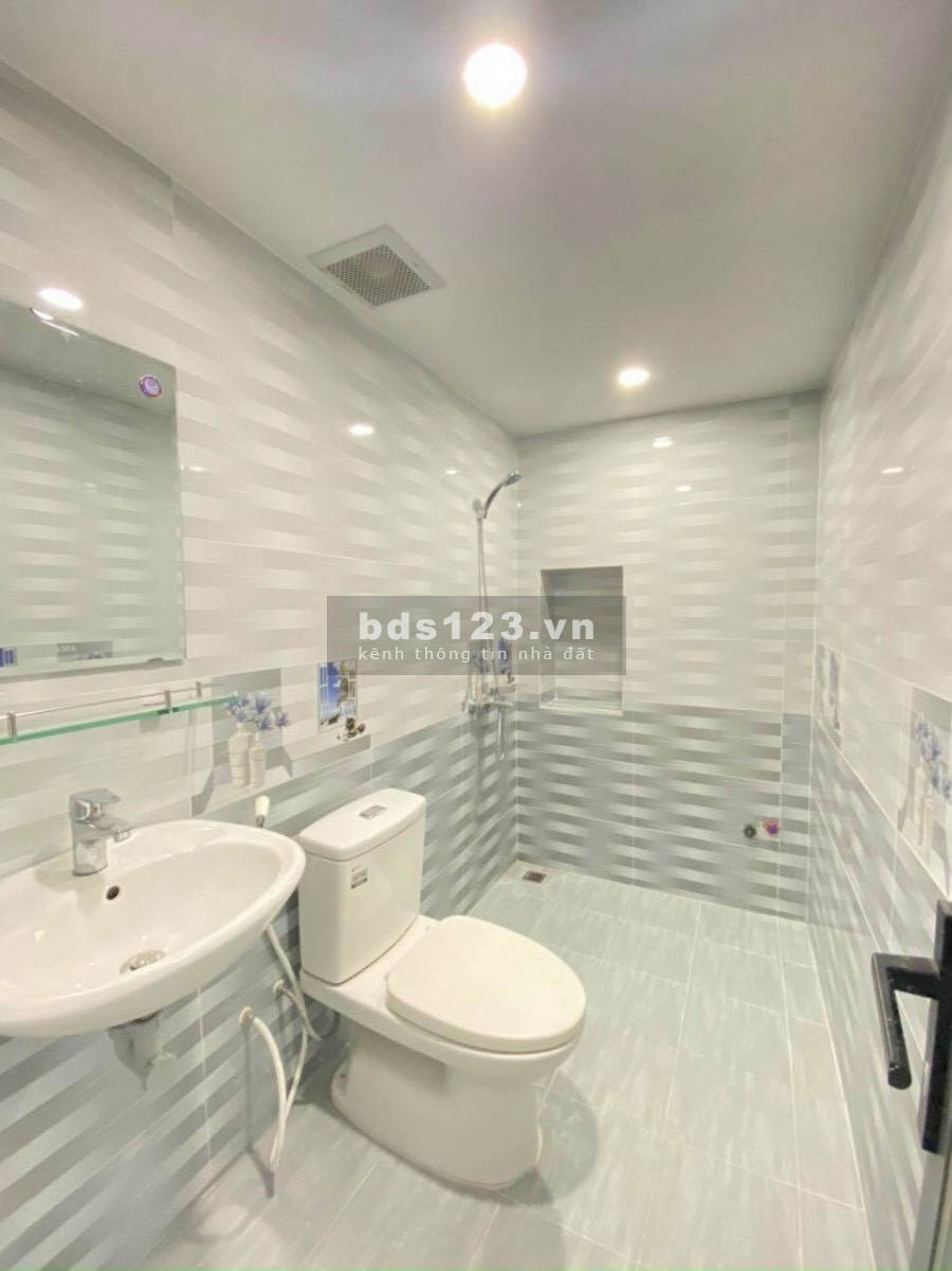 Bán nhà Nguyễn Văn Đậu diện tích 60m2 đúc 2 tầng 5m ra HXH giá nhỉnh hơn 5 tỷ
