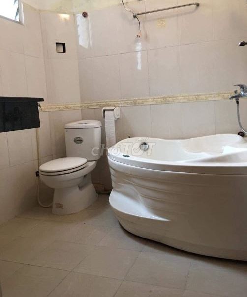 Bán nhà ngõ 213 phố Giáp Nhất ngay Royal, ô tô đỗ cửa. Diện tích 107m2, mặt tiền 6.5m, Giá chỉ 11,9 tỷ.