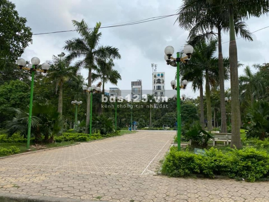 Nhà vườn hoa Trần Quang Diệu, 8 tầng thang máy, giá bán 18 tỷ, lh 0945804091