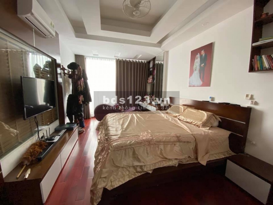 Nhà vườn hoa Trần Quang Diệu, 8 tầng thang máy, giá bán 18 tỷ, lh 0945804091