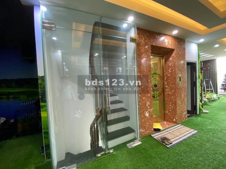 Nhà vườn hoa Trần Quang Diệu, 8 tầng thang máy, giá bán 18 tỷ, lh 0945804091