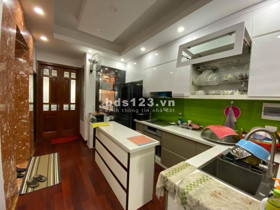 Nhà vườn hoa Trần Quang Diệu, 8 tầng thang máy, giá bán 18 tỷ, lh 0945804091