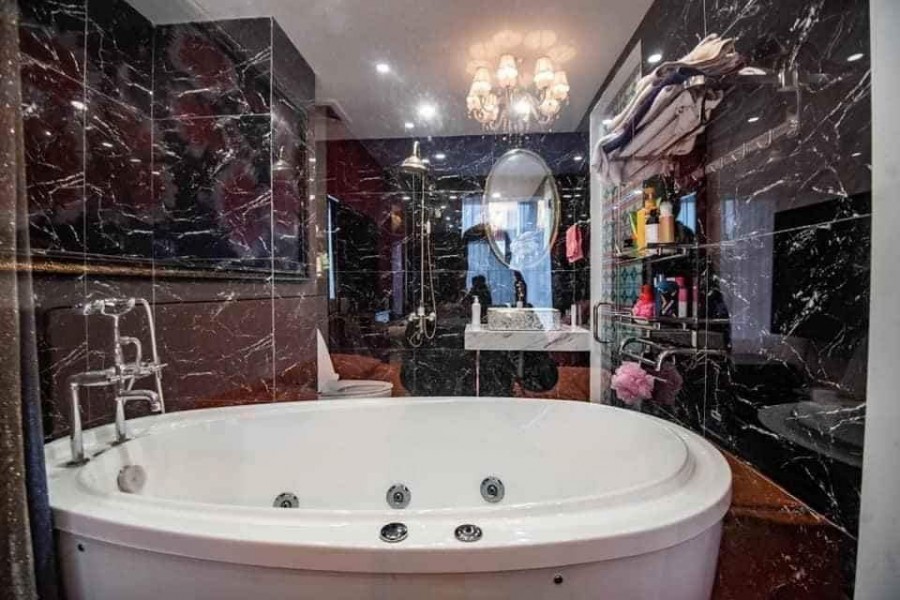 Bán nhà full nội thất đường Ngọc Thuỵ, dt 60m2, giá 4.9 tỷ, ô tô vào nhà đẳng cấp, sang trọng