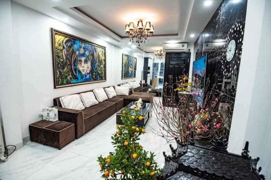 Bán nhà full nội thất đường Ngọc Thuỵ, dt 60m2, giá 4.9 tỷ, ô tô vào nhà đẳng cấp, sang trọng