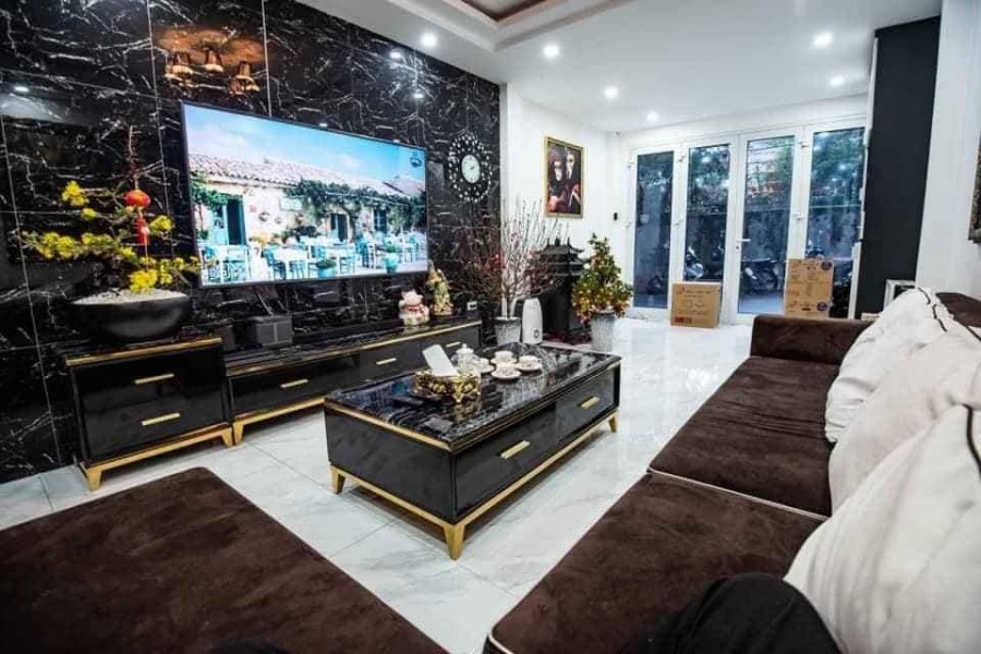 Bán nhà full nội thất đường Ngọc Thuỵ, dt 60m2, giá 4.9 tỷ, ô tô vào nhà đẳng cấp, sang trọng