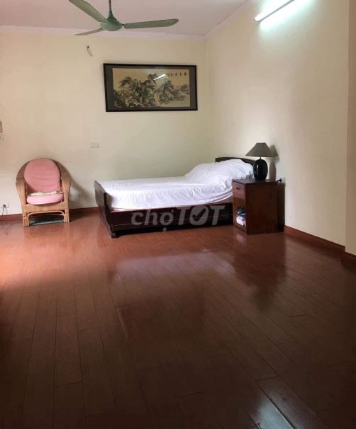 Bán nhà ngõ 213 phố Giáp Nhất ngay Royal, ô tô đỗ cửa. Diện tích 107m2, mặt tiền 6.5m, Giá chỉ 11,9 tỷ.
