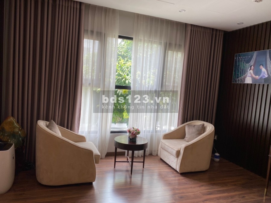 Cần bán biệt thự liền kề mặt đường chính nội khu Vinhomes Vingadenia, giá 3.85 tỷ