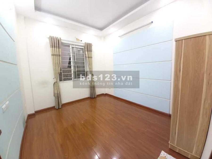 Cần bán nhà nguyên căn Cầu Giấy, diện tích 35m2 xây 5 tầng giá bán 3,99 tỷ