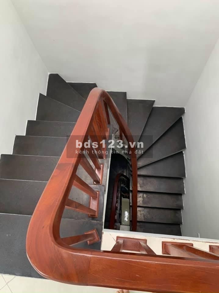 Bán nhà gần bến xe Yên Nghĩa, nhà mới trong ngõ ô tô tránh, 30m2*4T, giá nhỉnh 2 tỷ