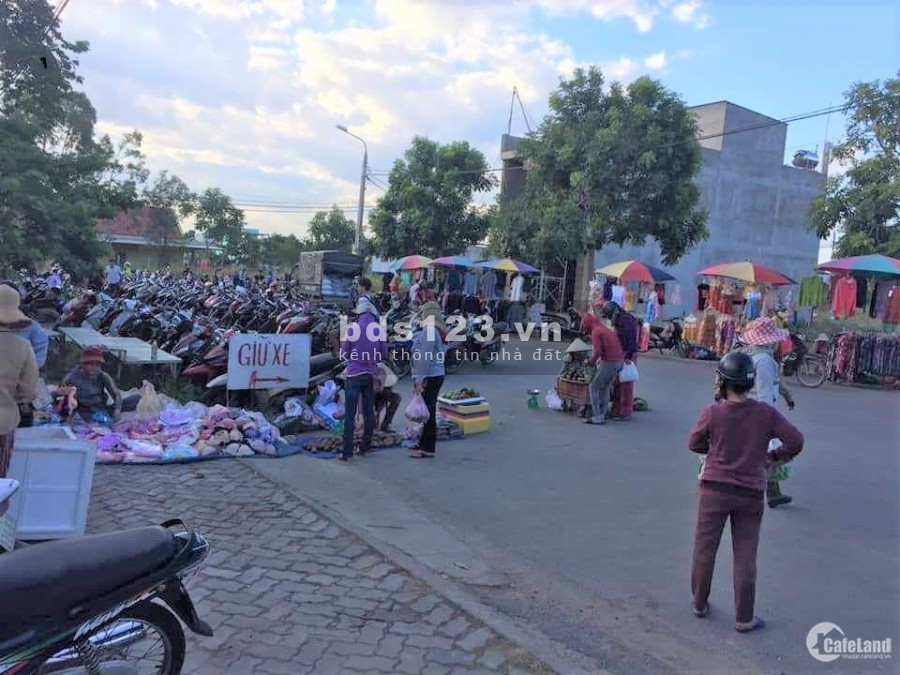 Bán nhanh lô đất mặt tiền chợ, đường 27m và đường 33m thông thẳng ra biển chỉ 4p đi xe