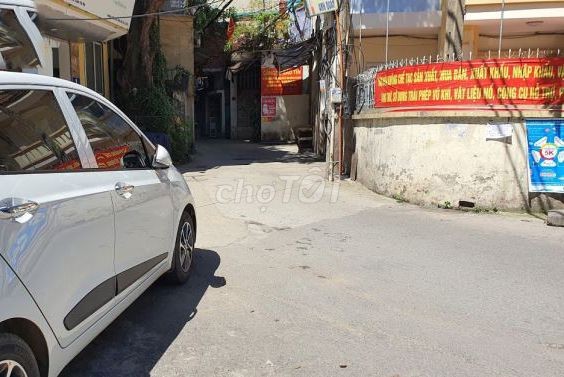 Bán nhà ngõ 213 phố Giáp Nhất ngay Royal, ô tô đỗ cửa. Diện tích 107m2, mặt tiền 6.5m, Giá chỉ 11,9 tỷ.