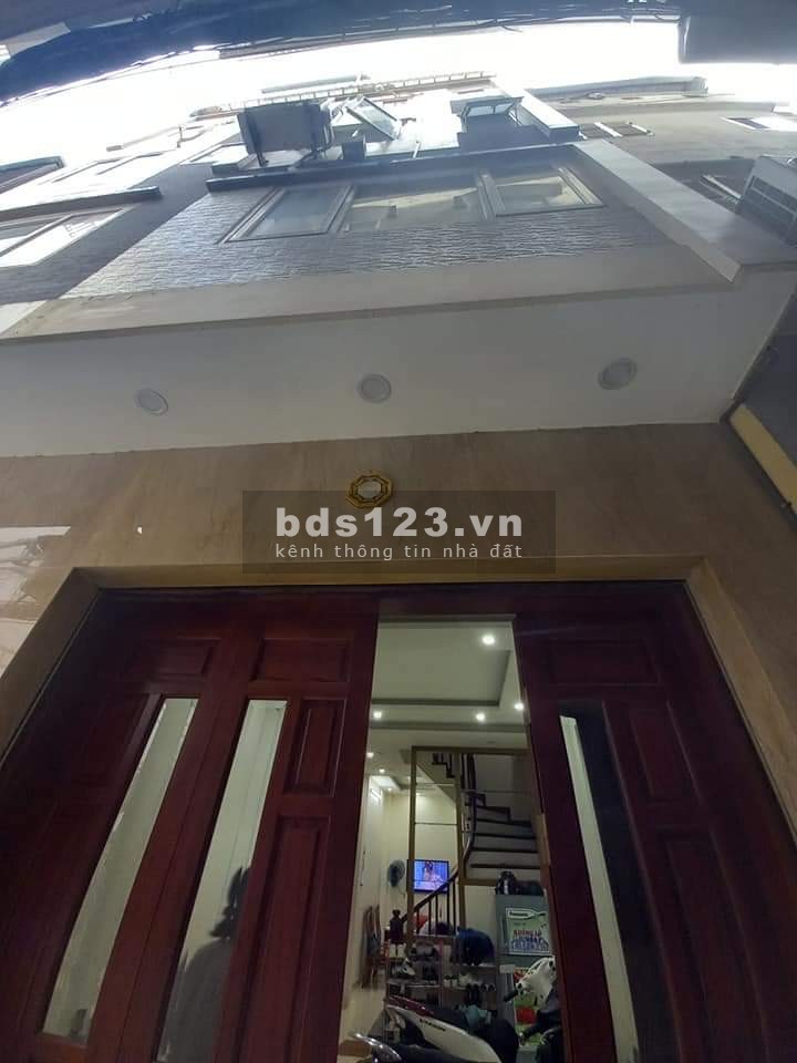 Cần bán nhà nguyên căn Cầu Giấy, diện tích 35m2 xây 5 tầng giá bán 3,99 tỷ