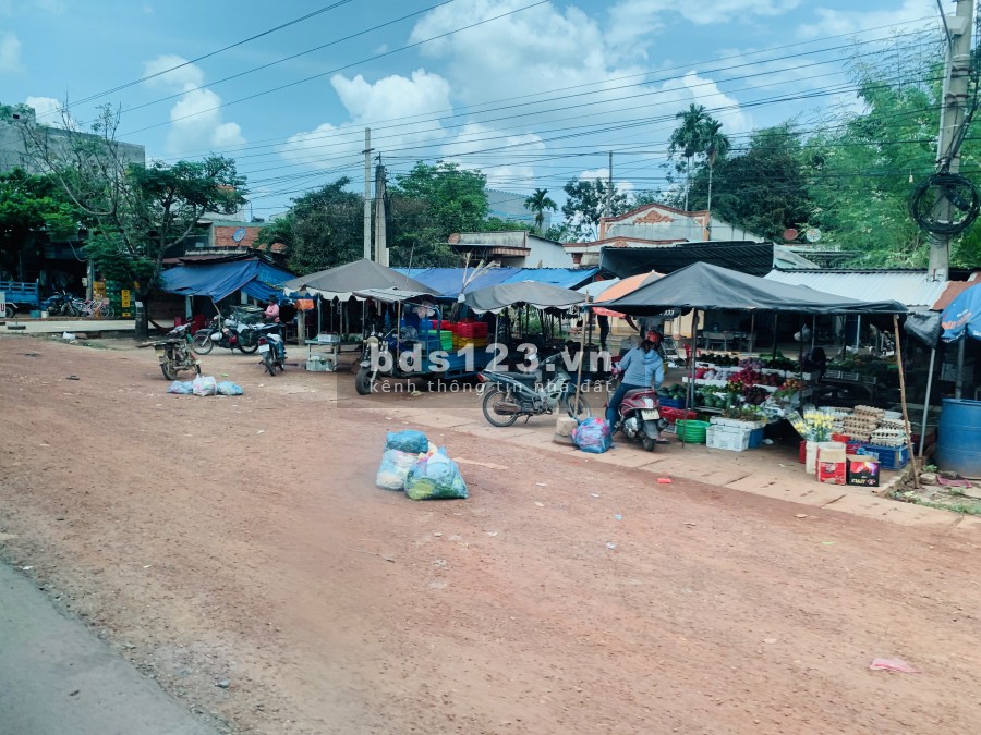 Đất Ngay Trung Tâm Hành Chính, Cách Chợ 500m – Đối Diện Kcn.Dt: 8.500m2 Giá 450tr/Sổ