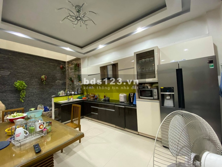 Bán gấp nhà Nguyễn Trãi P2 Q5, 82m2, 4 tầng, tặng nội thất Vip, Hẻm rộng 10m
