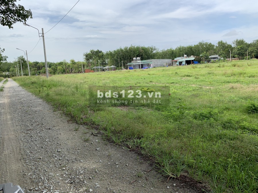 Đất Ngay Trung Tâm Hành Chính, Cách Chợ 500m – Đối Diện Kcn.Dt: 8.500m2 Giá 450tr/Sổ