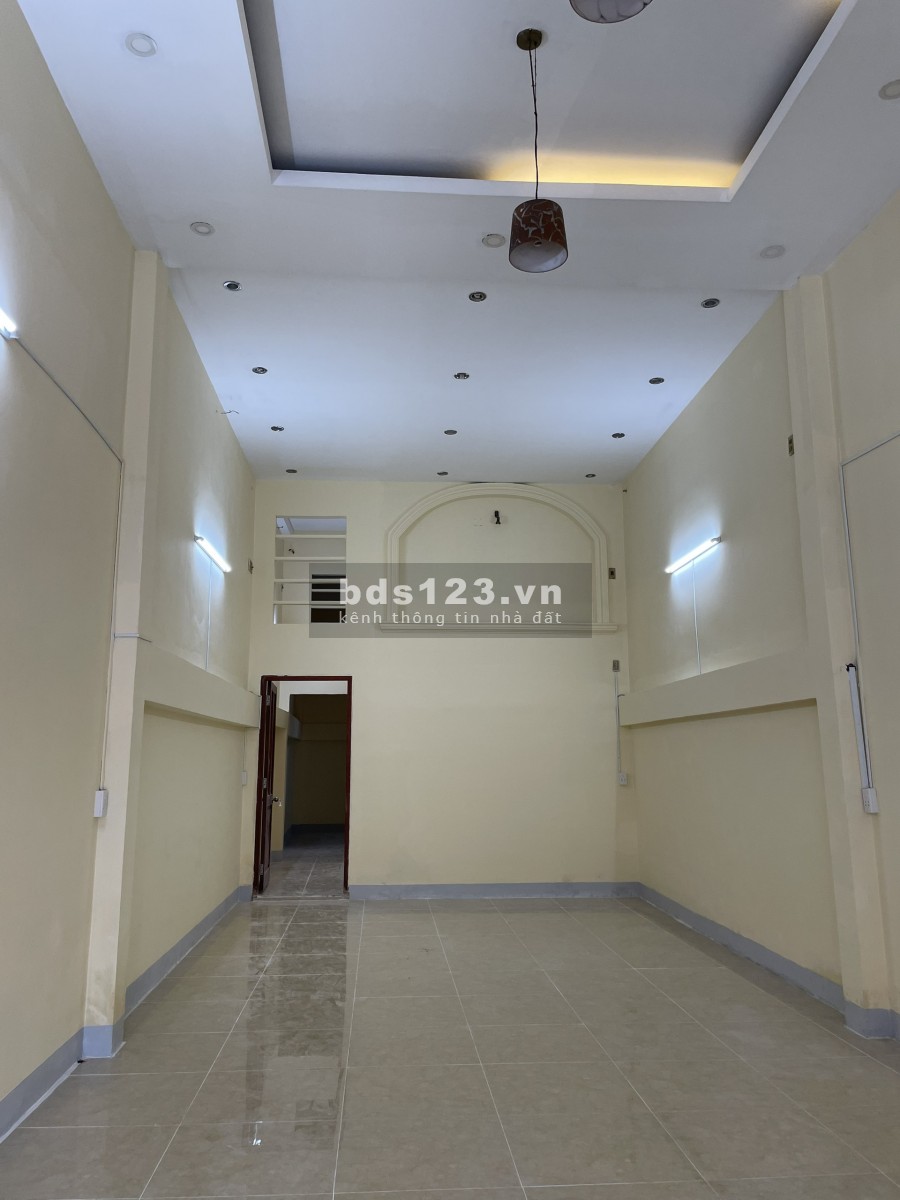 Cho thuê nhà mặt tiền ngay ngã tư Hàng Xanh, 1 trệt, 1 lầu đúc kiên cố, chính chủ