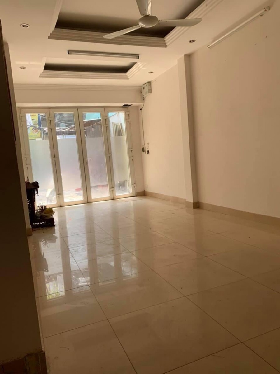 Bán nhà Hào Nam dt 37m2, 5 tầng đúc mt 3.8 /m, giá bán 6.7 tỷ, 1 nhà ra phố, gara ô tô