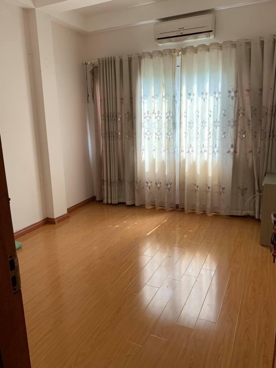 Bán nhà Hào Nam dt 37m2, 5 tầng đúc mt 3.8 /m, giá bán 6.7 tỷ, 1 nhà ra phố, gara ô tô