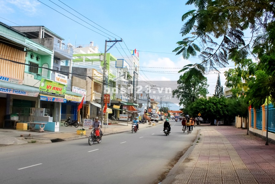 Cần bán gấp lô đất phố Bà Triệu siêu đẹp đất vuông nở hậu, dt 48m2, giá 3.2 tỷ
