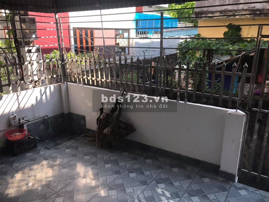 Bán nhà 4 tầng mặt phố Vũ Văn Dũng, TP HD, dt 100m2, mt 5m, 4 ngủ, sân cổng, giá 4 tỷ 799 tr