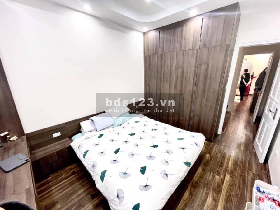 Bán nhà đẹp nguyên căn Cổ Nhuế, đúc 5 tầng kiên cố, giá 37m2, giá bán 2.8 tỷ, lhcc
