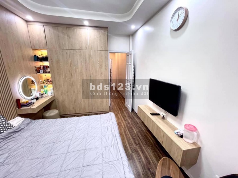 Bán nhà đẹp nguyên căn Cổ Nhuế, đúc 5 tầng kiên cố, giá 37m2, giá bán 2.8 tỷ, lhcc