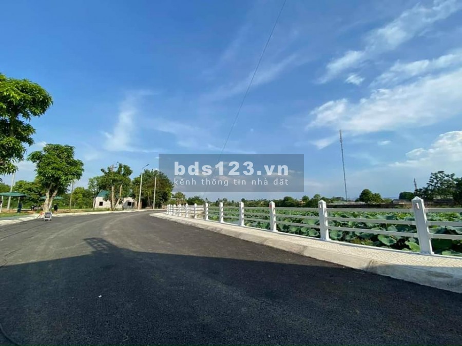 Chính chủ bán gấp 1 lô view hồ sen rộng 3 H/a gần đường quốc lộ 21 giá siêu rẻ