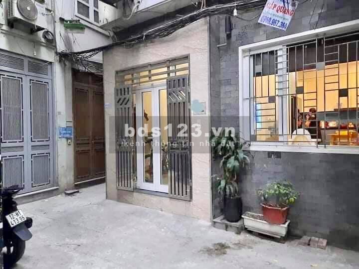 Bán nhà Trần Thái Tông, dt 40m2, lô góc full nội thất, giá bán 4.6 tỷ, lh 0961427470