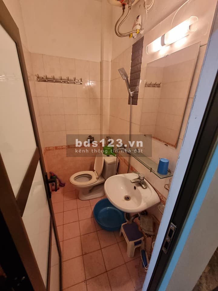 Nhà nguyên căn đẹp An Dương Vương, dt 30m2, 5 tầng chủ tự xây giá hấp dẫn giá chỉ 2.7 tỷ, lhcc