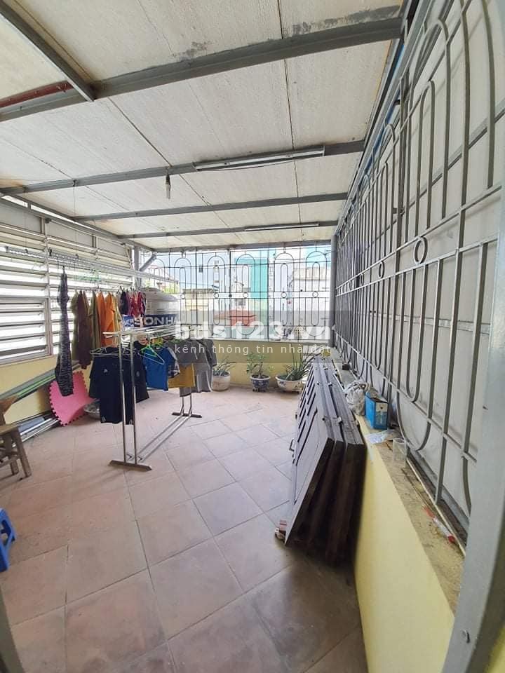 Bán nhà đường Nguyễn Ngọc Vũ, Kinh doanh, oto đỗ cửa. giá 6.5 bán tỷ
