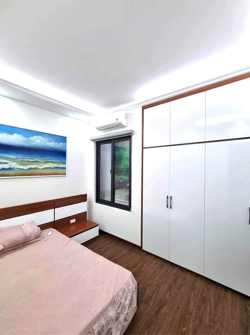 Vỡ nợ nhà Trần Thái Tông, dt 64m2, 5 tầng, mặt tiền 4.7m, 3 thoáng, Giá 5.9 tỷ