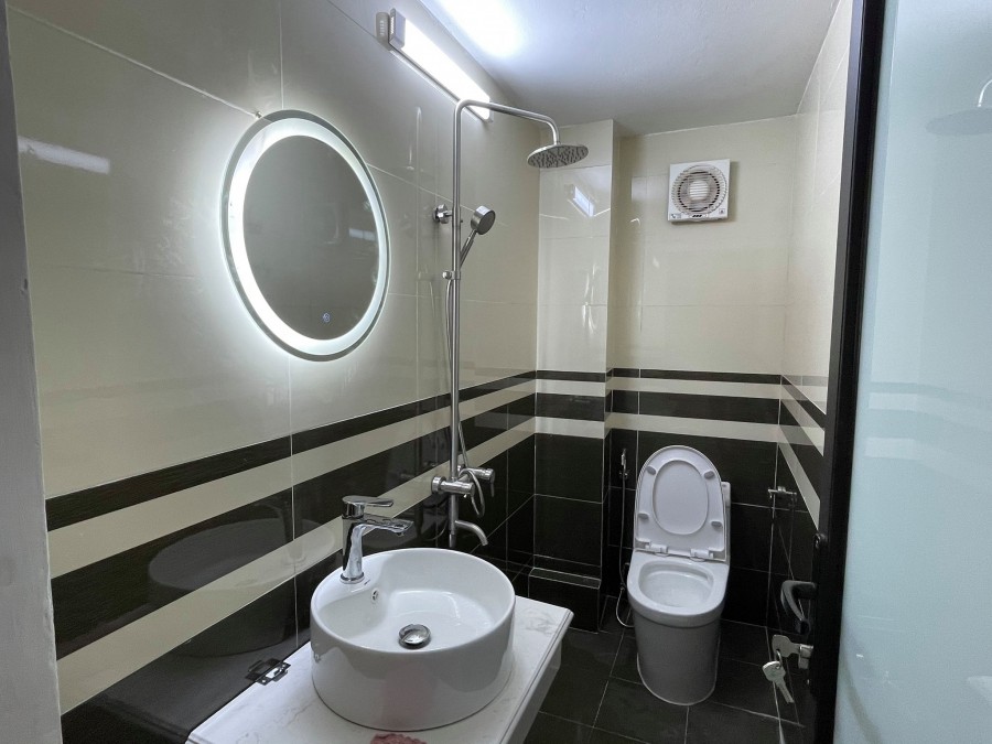 Nhà đẹp. Nguyễn ngọc vũ, Nhỉnh 4 tỷ,dt 38m x 4 tầng.Mt 4m. Ô tô đỗ