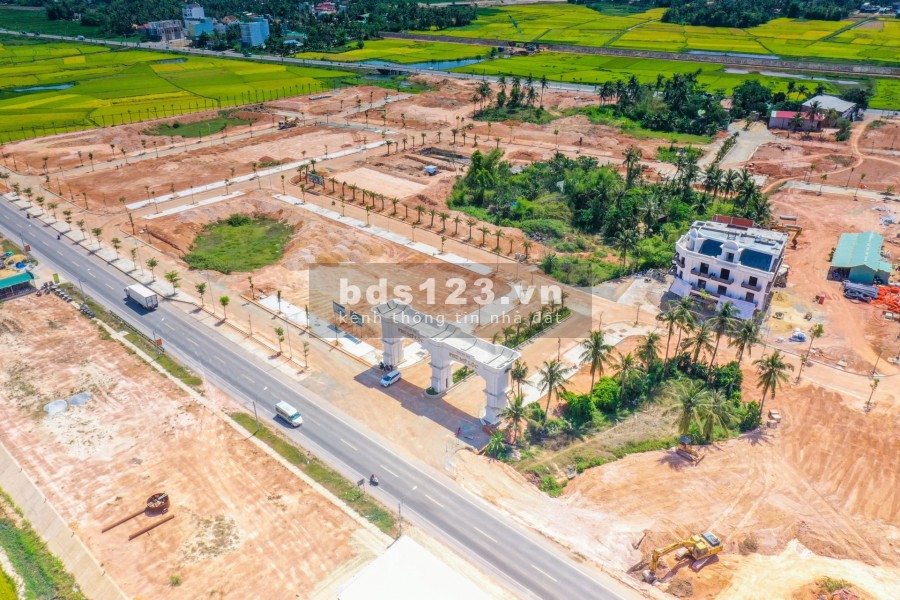Chỉ từ 600 triệu đã có thể sở hữu một lô đất hai mặt tiền đường Quốc lộ 1A trung tâm cạnh sông kề biển Ngọc trai