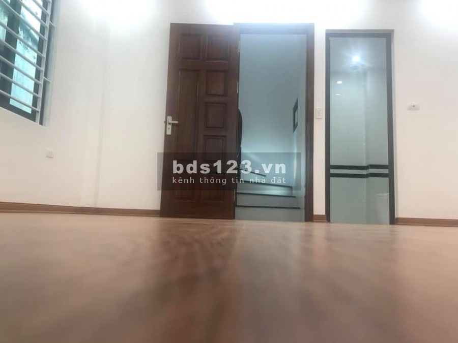 Chủ cần tiền bán gấp nhà phố Quan Hoa, dt 40m2, 5 tầng đúc, mt 4.5m, sổ chính chủ