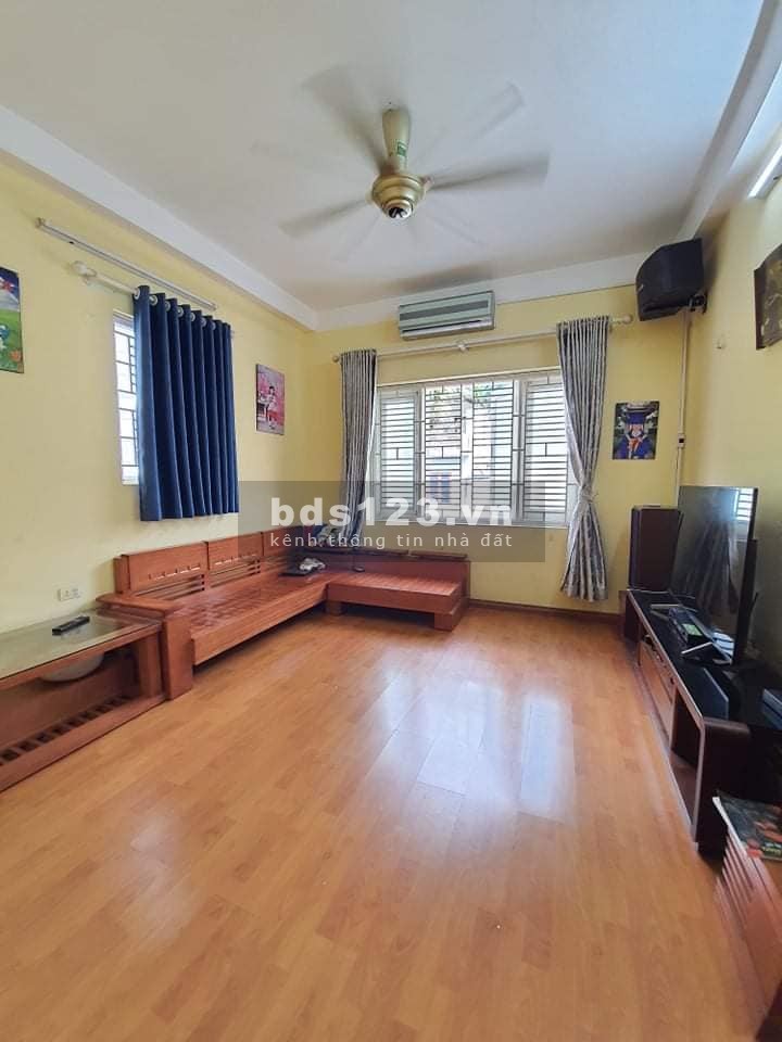 Bán nhà đường Nguyễn Ngọc Vũ, Kinh doanh, oto đỗ cửa. giá 6.5 bán tỷ