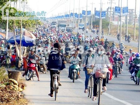 Vợ chồng kinh doanh thua lỗ, nên cần bán lại lô đất 100m2 Tân Định, Bến Cát, dân đông, vị trí đẹp.
