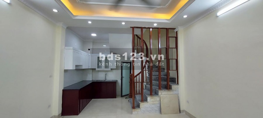 Bán Nhà Lĩnh Nam, 10m ra mặt phố, Mới Koong, SĐCC, dt 30m2, 5 tầng mt 4.2m Nhỉnh 3 tỷ