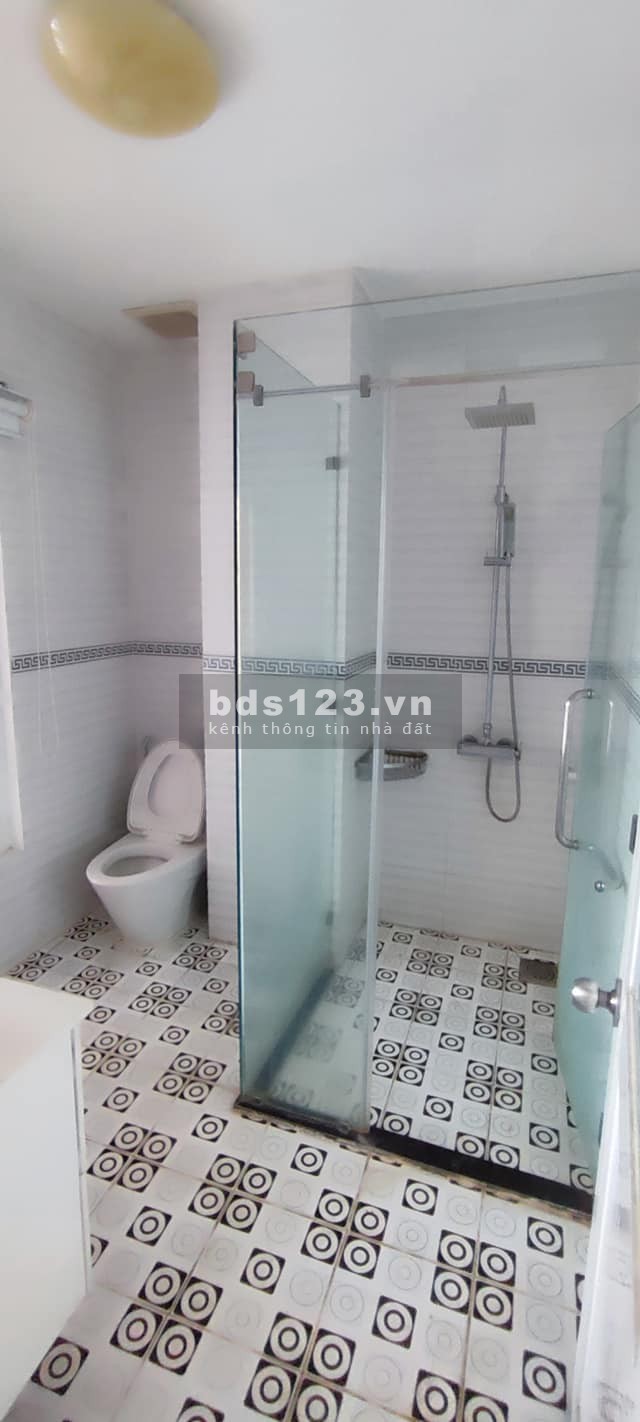 Bán mặt tiền hiếm khu Hoàng Việt Phường 4 Tân Bình 7.85 tỷ