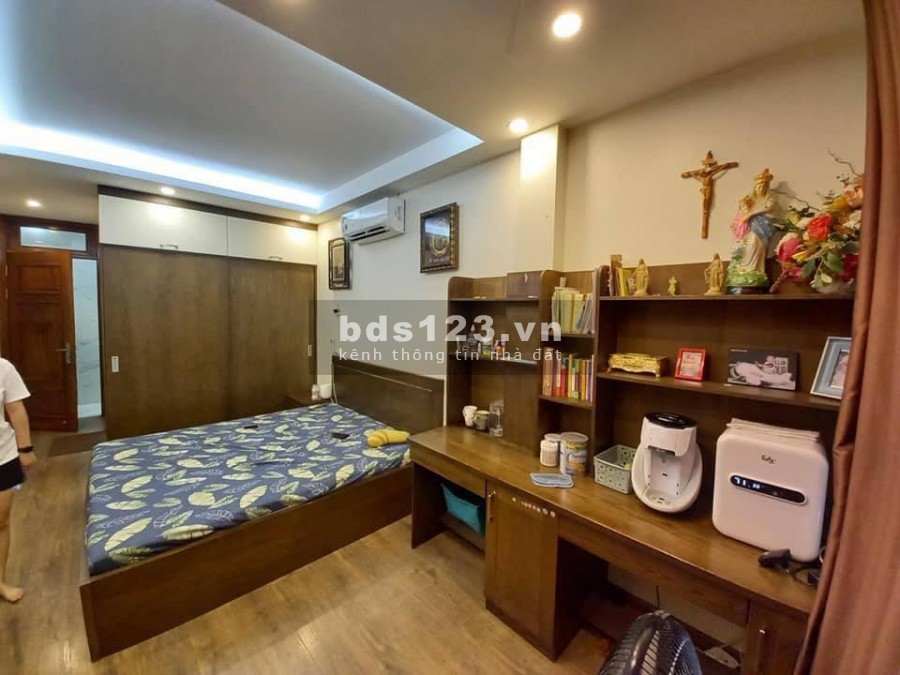 Nhà 6T thang máy, oto đỗ cửa, ngõ 66 Nguyễn Hoàng, full nội thất, dt 33m2 giá bán 6,1 tỷ LH 0392969999