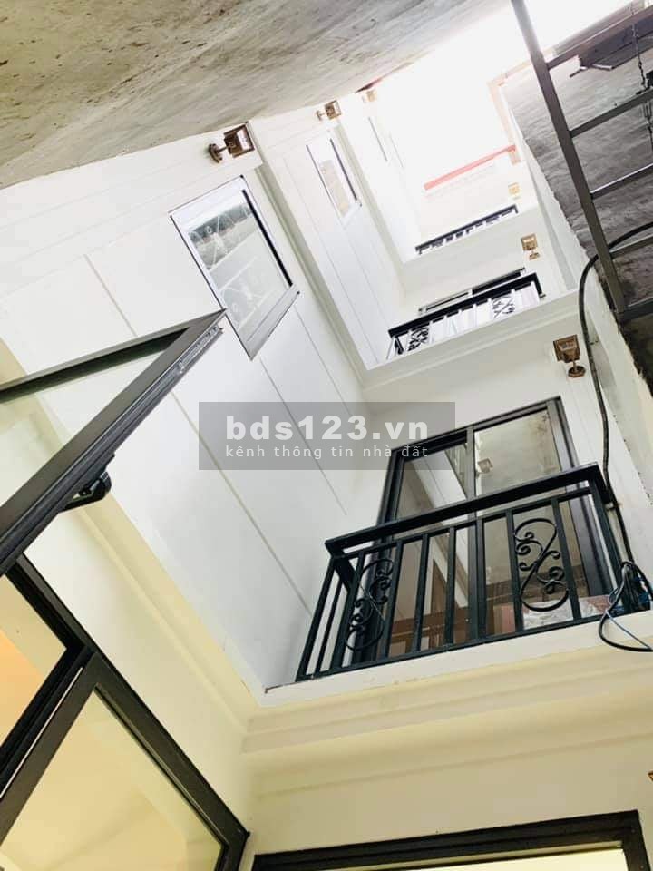 Bán nhà có sân vườn ngay trung tâm Quận Hai Bà Trưng, giá 2.85 tỷ, dt 30m2 4 pn
