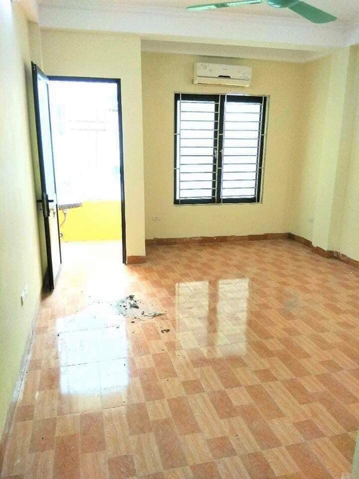 Bán nhà Láng Hạ, 30m lô góc 2 thoáng, ô tô gần, giá chỉ nhỉnh 2 tỷ.