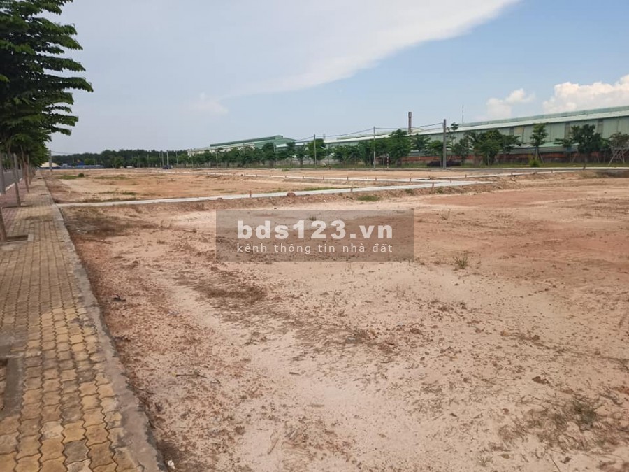 Bán đất 2 mặt tiền Quốc Lộ 13 và DH516 giấy tờ pháp lí…