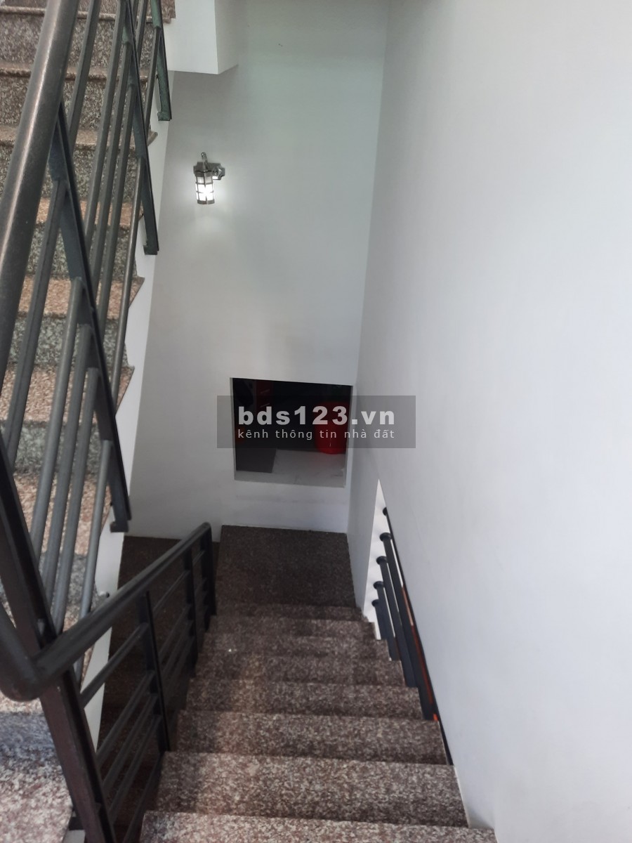 Bán mặt tiền hiếm khu Hoàng Việt Phường 4 Tân Bình 7.85 tỷ