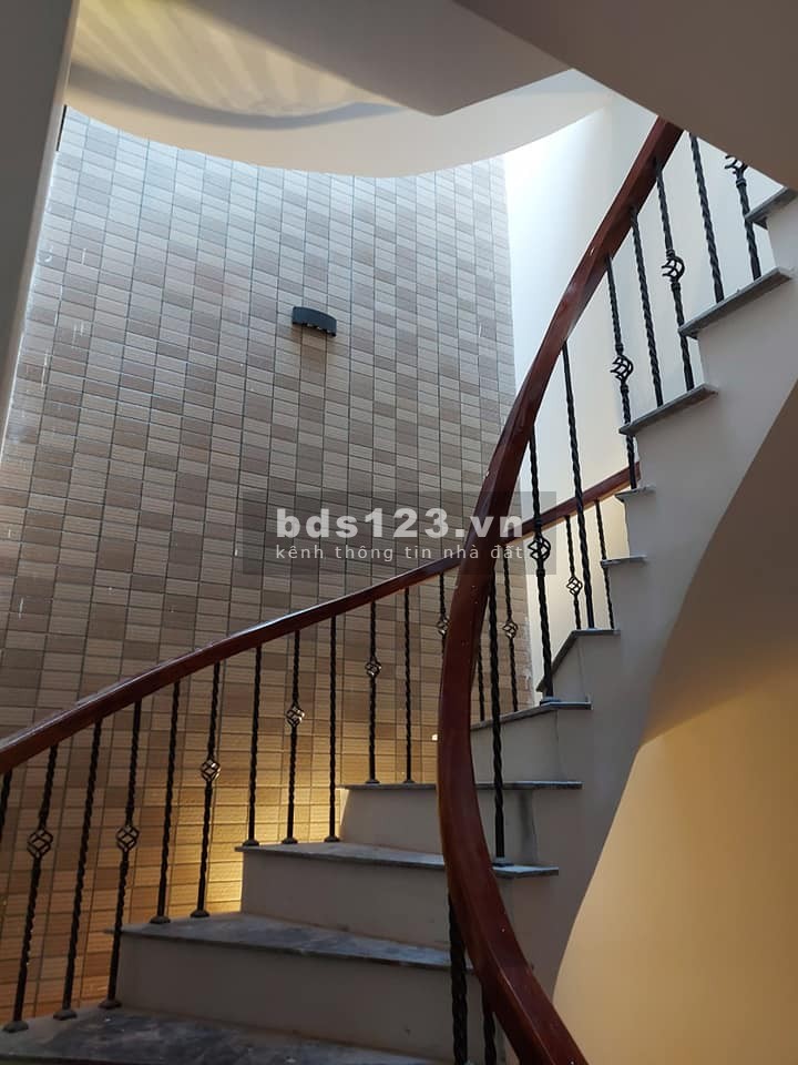 Bán nhà 5 Tầng Xây mới Phố Nguyễn Lân, Phân Lô, 2 Thoáng DT 52m2 5 Tầng