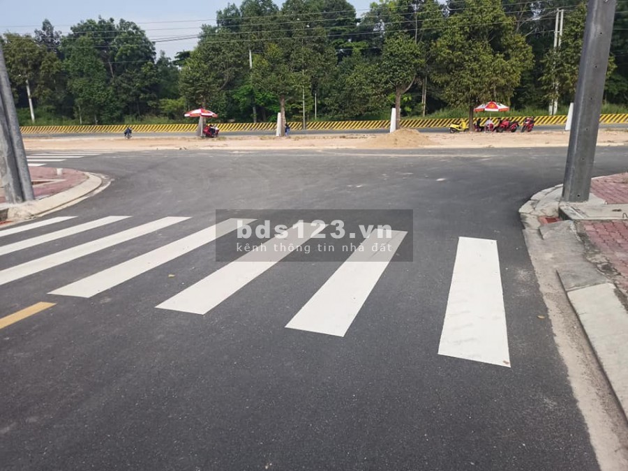 Bán đất 2 mặt tiền Quốc Lộ 13 và DH516 giấy tờ pháp lí…