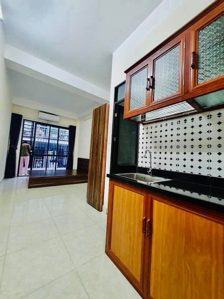 Siêu phẩm Vương Thừa Vũ nhà đẹp 8 tầng thang máy ô tô vào nhà dòng tiền 80 triệu/tháng