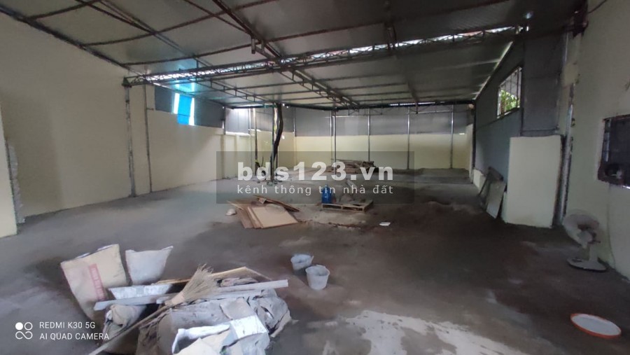 Kho Phúc Lợi 230m2, điện 3 pha, đường xe vào tốt thuê chỉ 13tr/tháng Lh 0981752669.