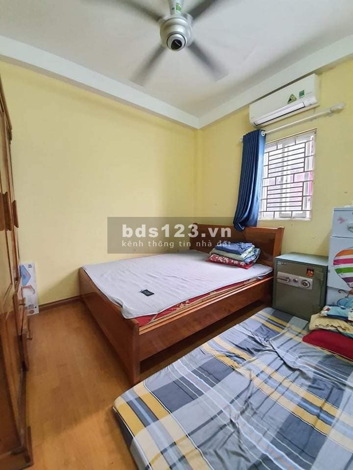 Bán nhà đường Nguyễn Ngọc Vũ, Kinh doanh, oto đỗ cửa. giá 6.5 bán tỷ