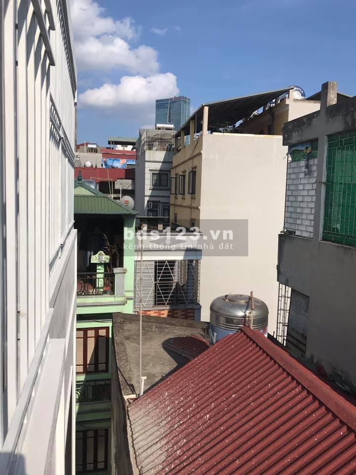 Chủ cần tiền bán gấp nhà phố Quan Hoa, dt 40m2, 5 tầng đúc, mt 4.5m, sổ chính chủ