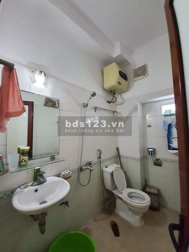 Bán nhà đường Nguyễn Ngọc Vũ, Kinh doanh, oto đỗ cửa. giá 6.5 bán tỷ